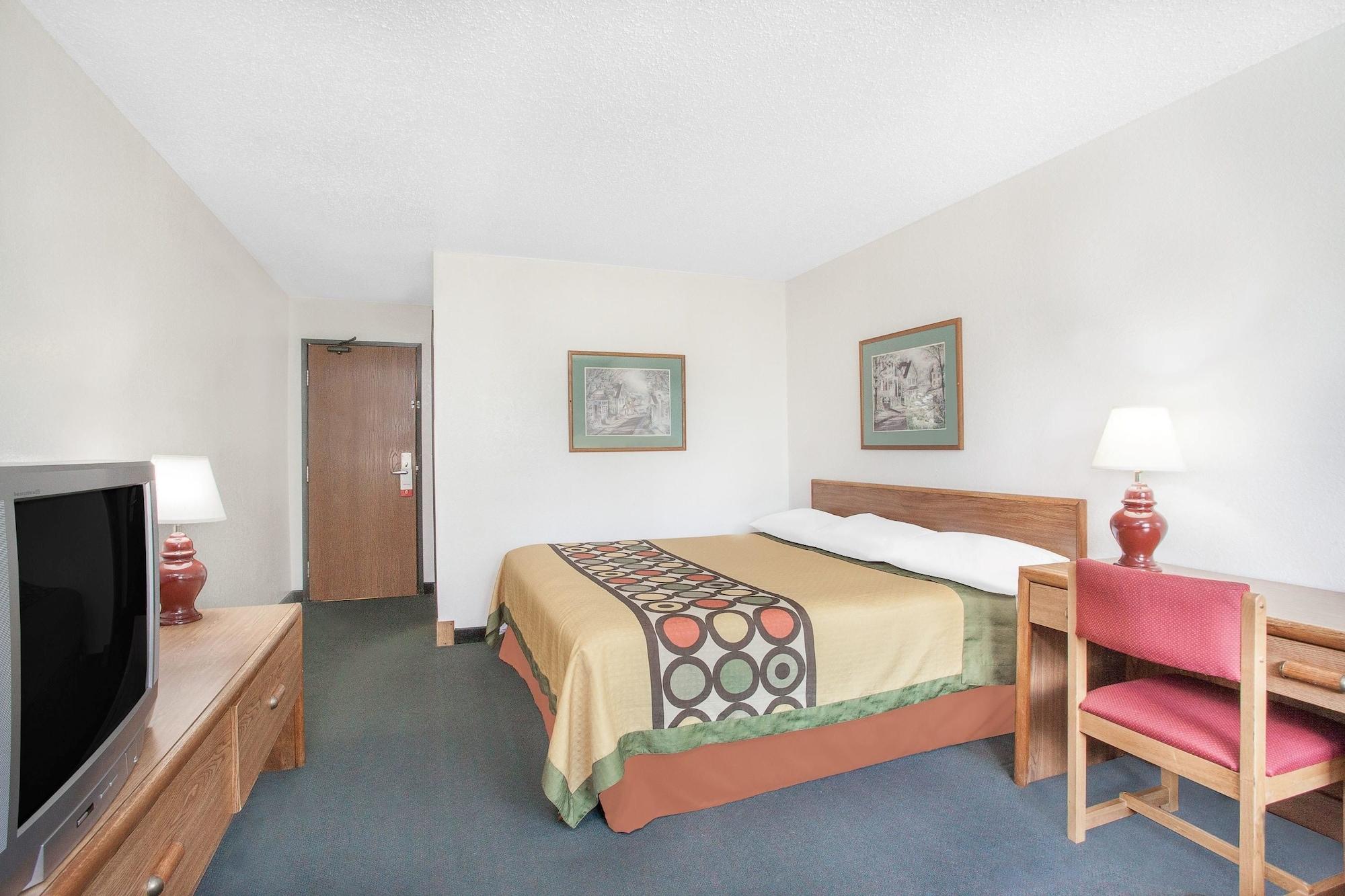Super 8 By Wyndham Queensbury Glens Falls Exterior foto