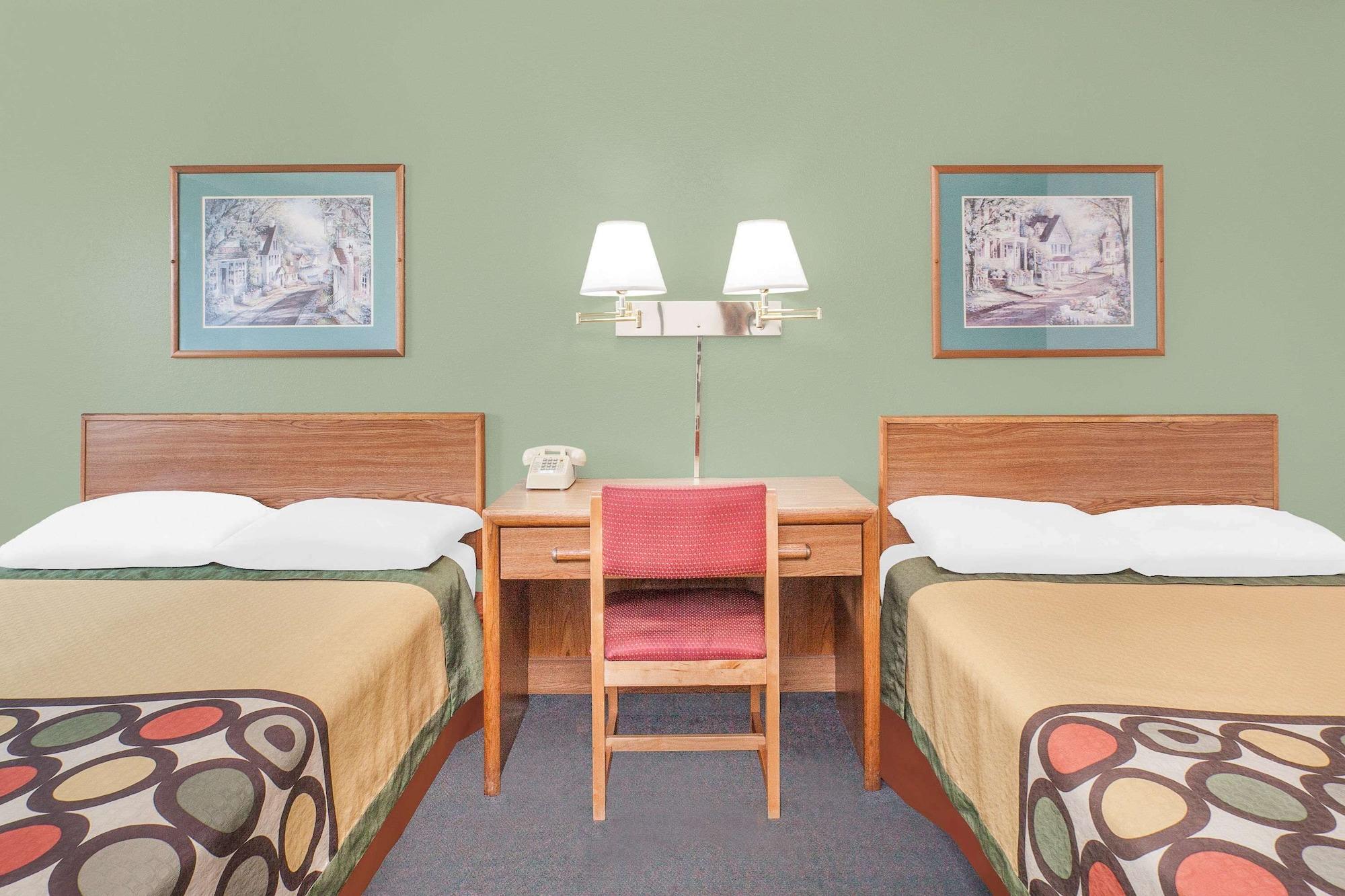 Super 8 By Wyndham Queensbury Glens Falls Exterior foto