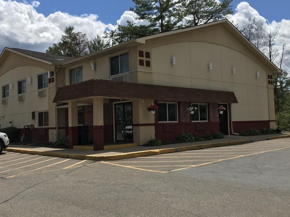 Super 8 By Wyndham Queensbury Glens Falls Exterior foto