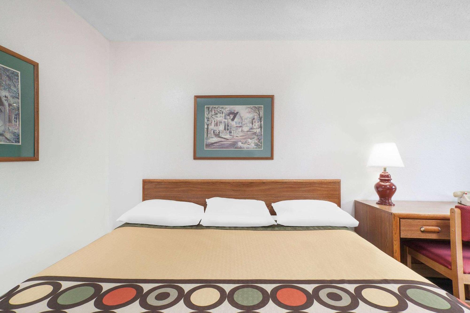 Super 8 By Wyndham Queensbury Glens Falls Exterior foto